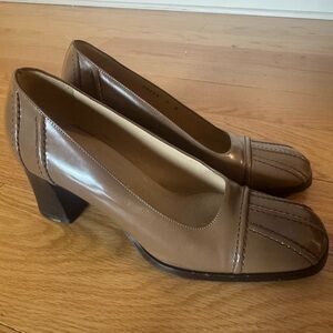 Bottega Veneta Elegant Brown Leather Loafer Heels - Vintage